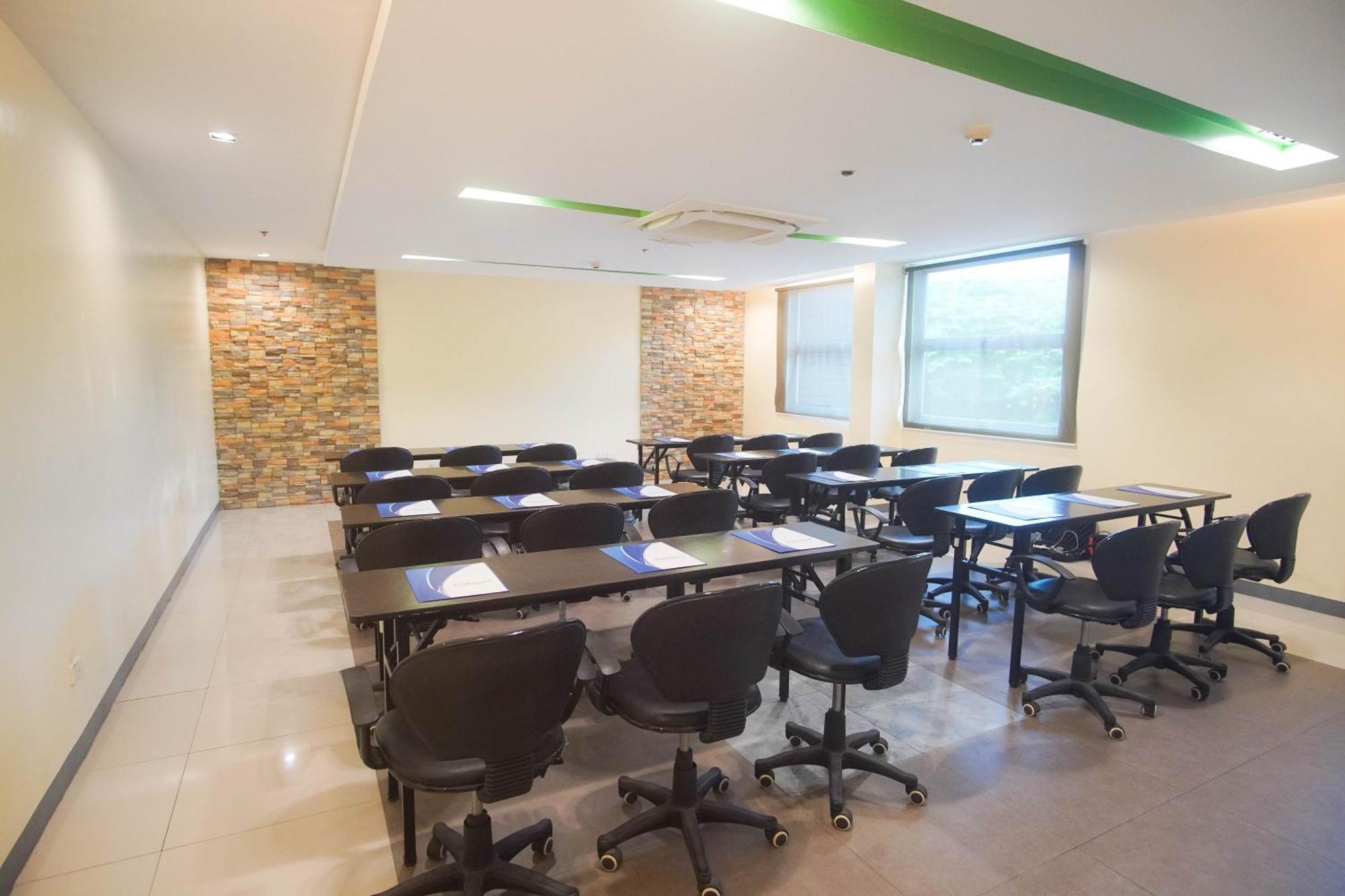 Go Hotels Bacolod Dış mekan fotoğraf